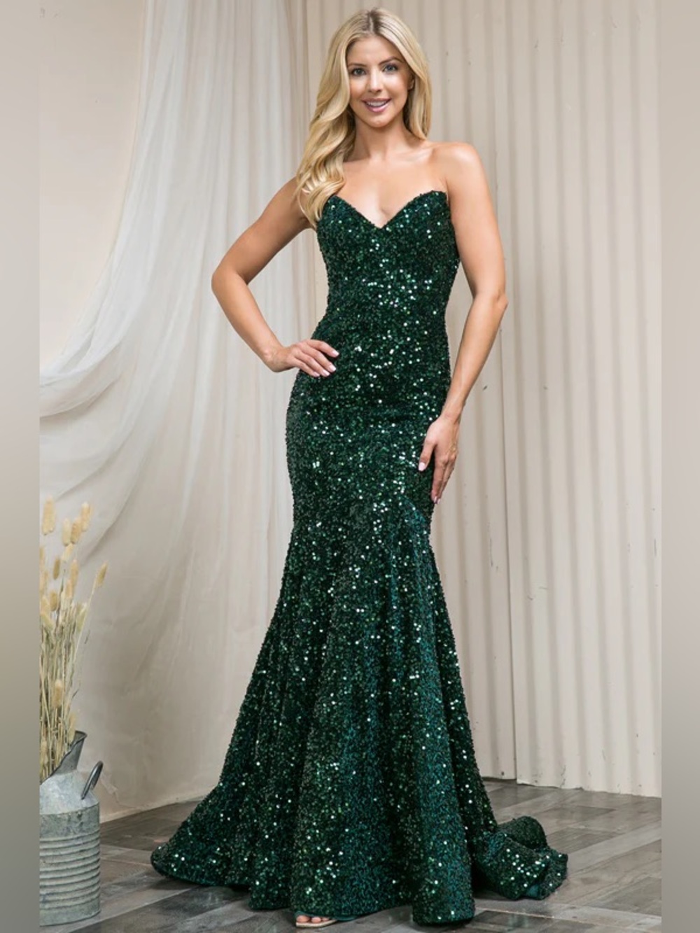 Amelia Couture Emerald Green Sequin Mermaid Gown Size 2 Formal Prom Dress